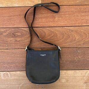 Authentic Coach leather shoulder bag crossbody